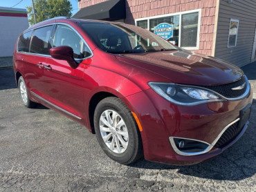 2018 CHRYSLER PACIFICA TOURING L Van - 7203 - Image 1