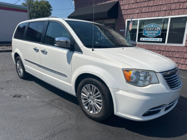 2013 CHRYSLER TOWN & COUNTRY - Image 1