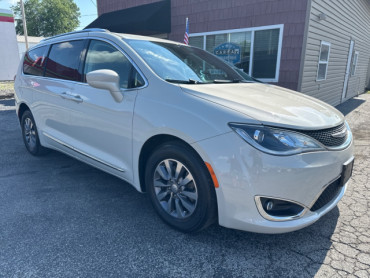 2019 CHRYSLER PACIFICA TOURING L PLUS Van - 7457 - Image 1