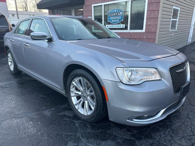 2016 Chrysler 300 C's photo