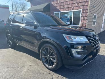 2017 FORD EXPLORER XLT SUV - 7596 - Image 1