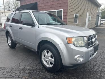 2010 FORD ESCAPE XLT SUV - 7674 - Image 1