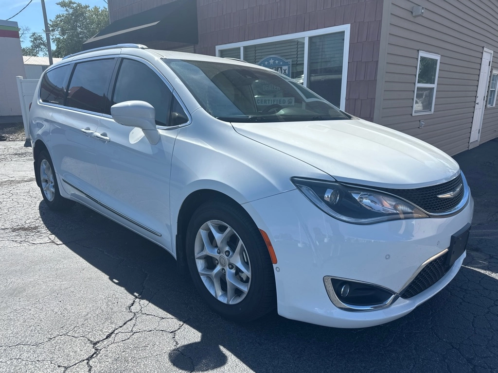 2017 Chrysler Pacifica Touring-L Plus